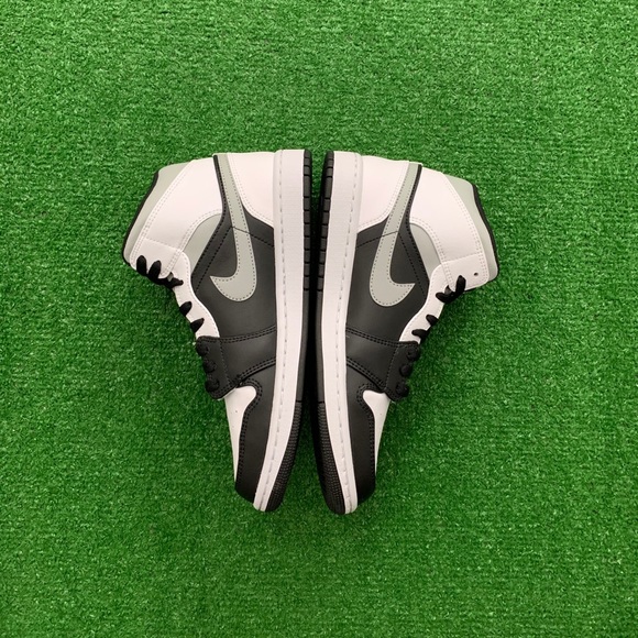 🐼*NEW* Air Jordan 1 Mid “White Shadow” (Sz 9.5) - Picture 4 of 10